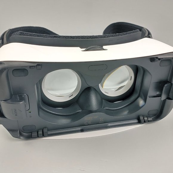Samsung Gear VR Headset SM-R322